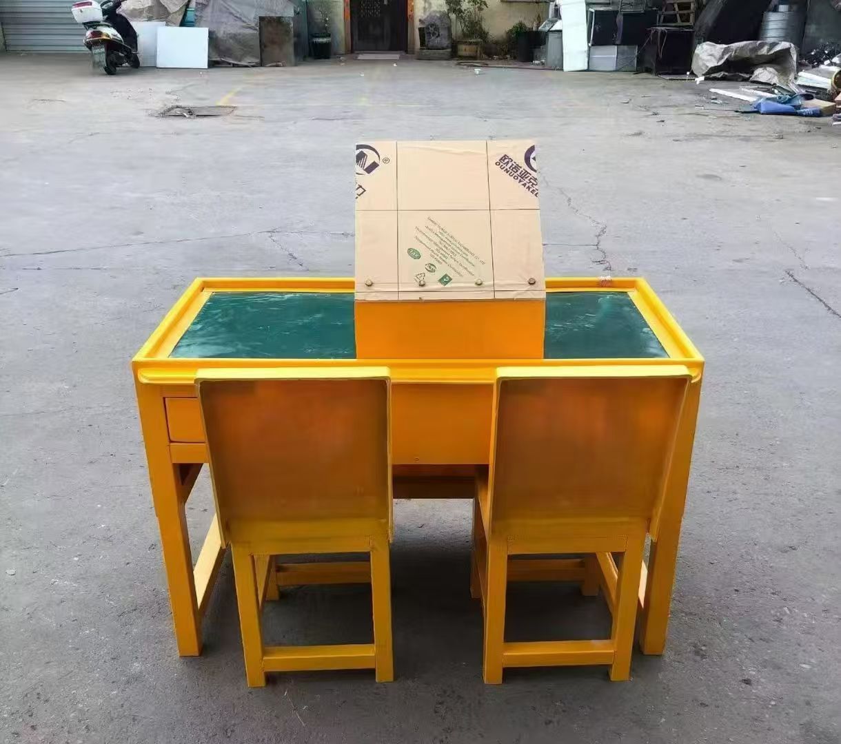 德阳防静电导通桌井下煤矿火工品发放桌：危险品流转的安全守护者